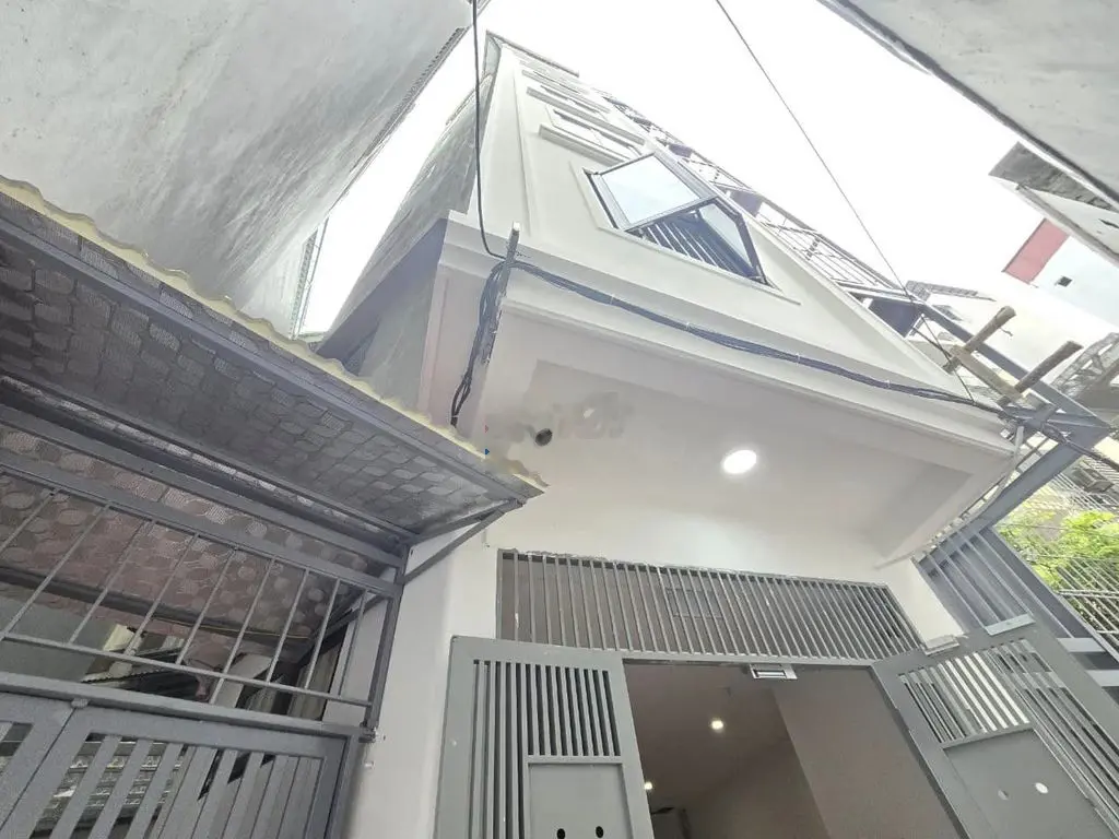 Gà đẻ trứng vàng. Cần bán nhà phố Lạc Long Quân 146m2,8T, 33P khép kín
