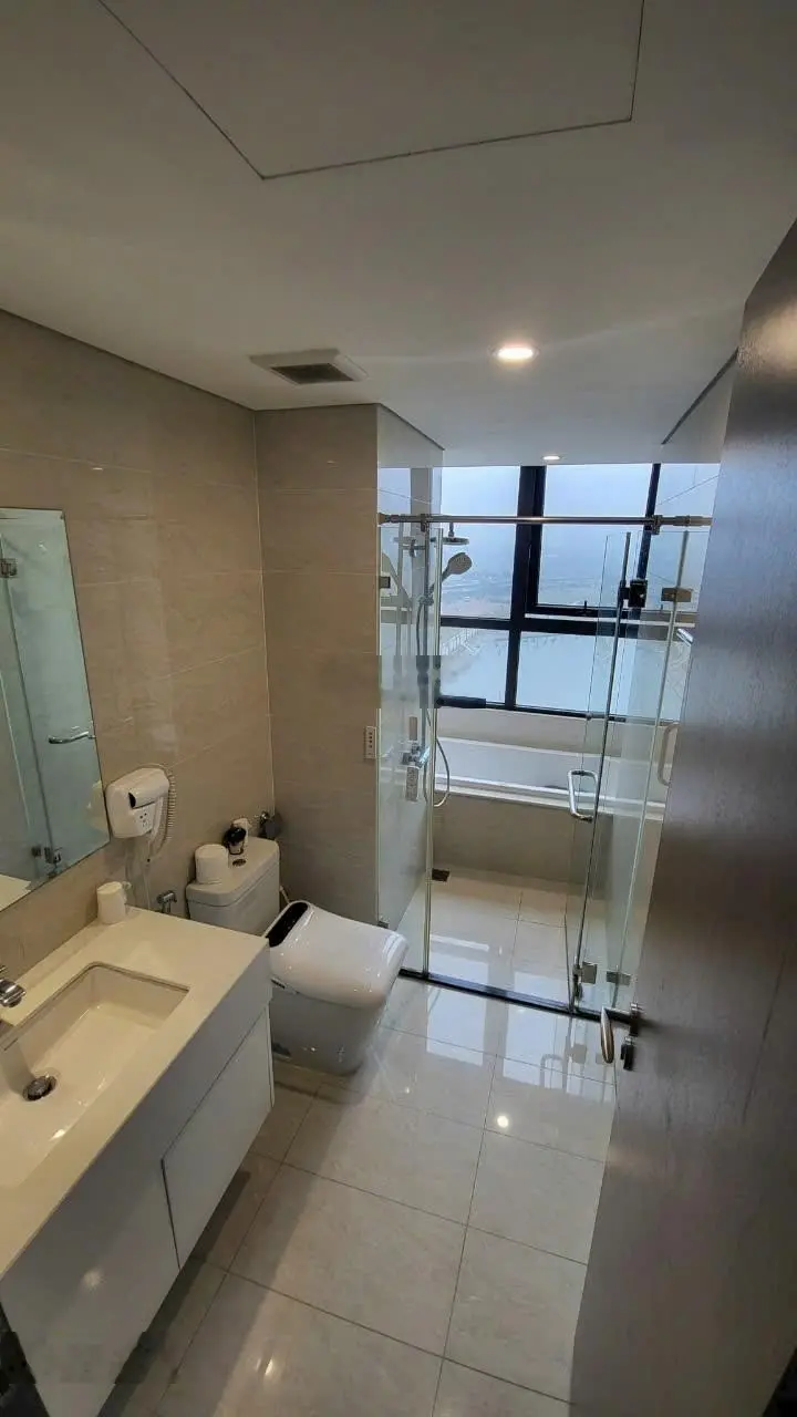 Bán căn góc 4 ngủ, view hồ, tầng đẹp, 157m2, Vinhomes Skylake Phạm Hùng, đủ đồ. LH 0974 629 ***