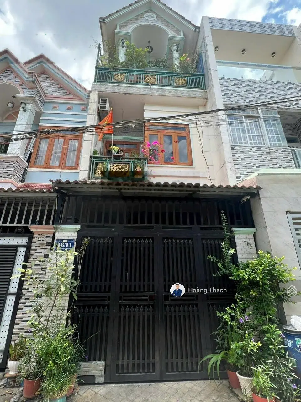 Bán nhà 2 lầu đường Cao Bá Quát cạnh trường THCS Dĩ An đường ô tô