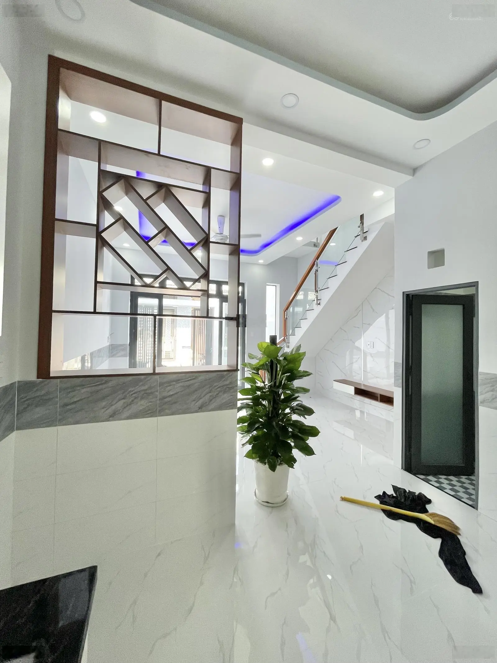 Cần bán nhà mới hoàn thiện ngang 5M ngay đường nguyễn đức thiệu phường dĩ an vào 1 sẹc tới nhà