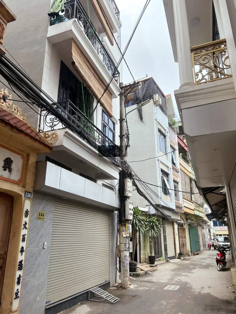 Bán nhà Phú Diễn dân xây 40m2, oto đỗ cổng, 4 tầng + 4PN, sát oto tránh, gần hồ, giá 5 tỷ 18
