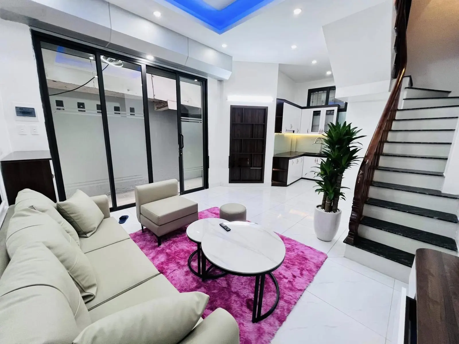 6.15 tỷ-trung tâm quận - khu vực vip bách kinh xây - dân xây - lô góc 3 thoáng - ô tô cạnh nhà