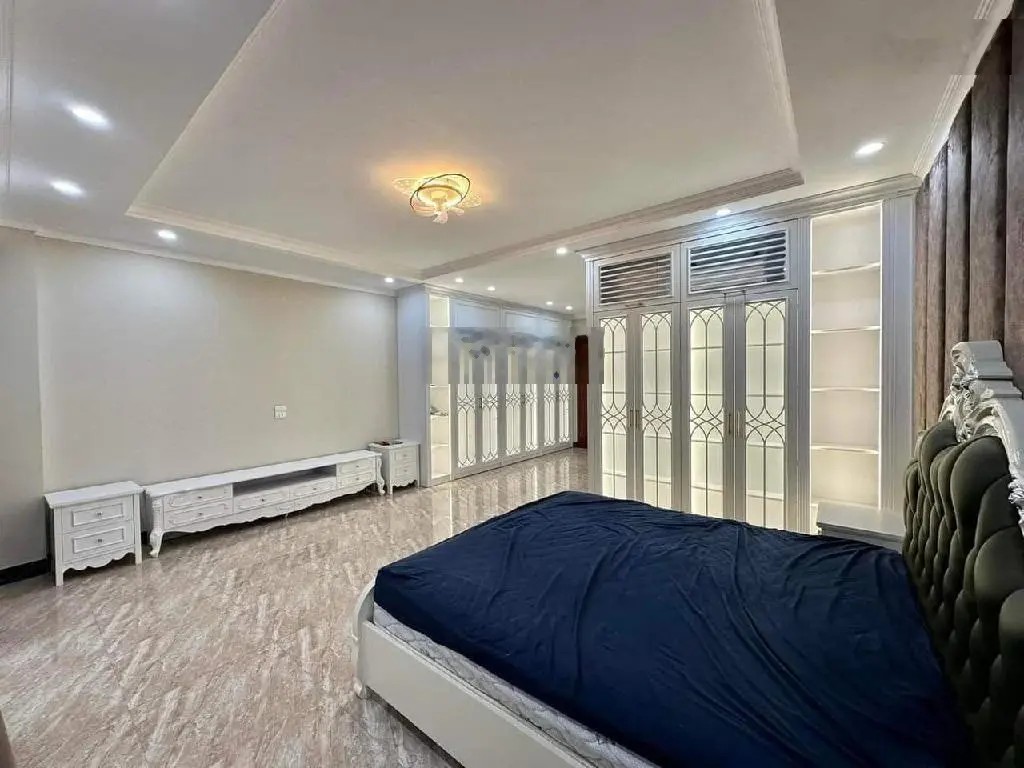Nhà Bồ Đề mặt ngõ thông ô tô vào nhà - nhà 7 tầng thang máy nội thất xịn vài bước hồ điều hòa