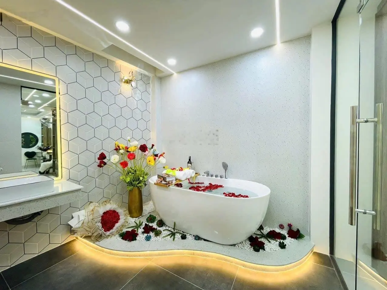 Bán nhà riêng tại đường nguyễn kiệm, giá cực chất 4,25 tỷ, dt 43,46m2, 5 tầng