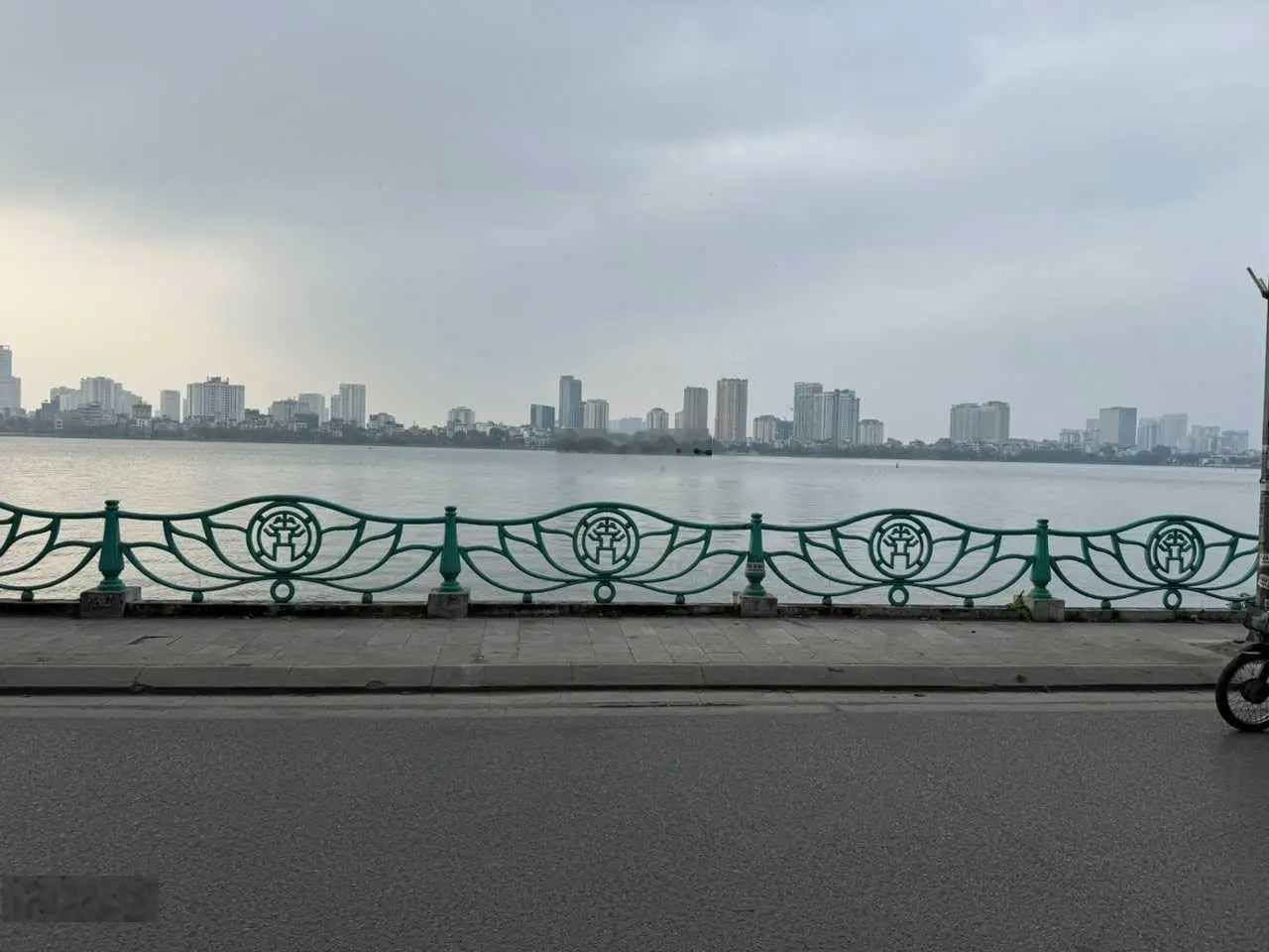 Bán đất full thổ cư mặt phố Quảng Khánh, 750 m2, MT 40 m. View trực diện Hồ Tây vô cùng đẳng cấp