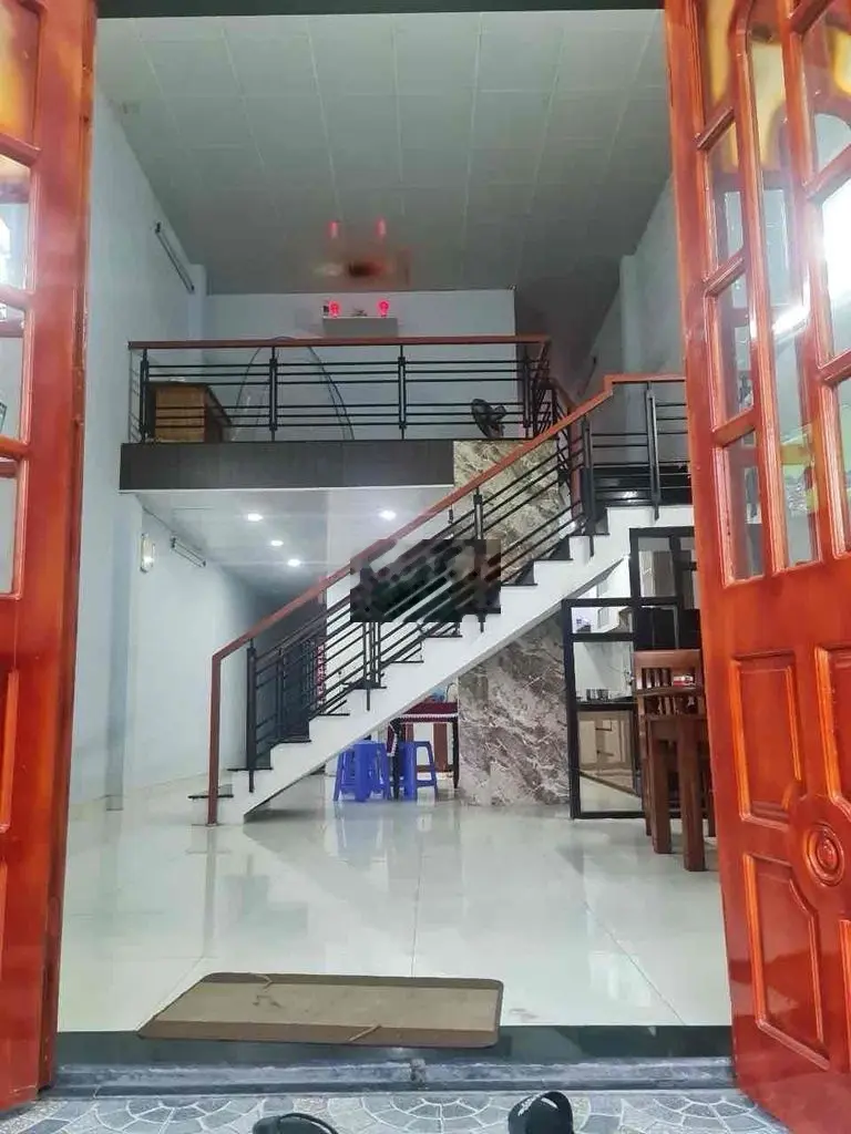 Bán Nhà Kiên Cố đường7m5 khu dân cư Bá tùng