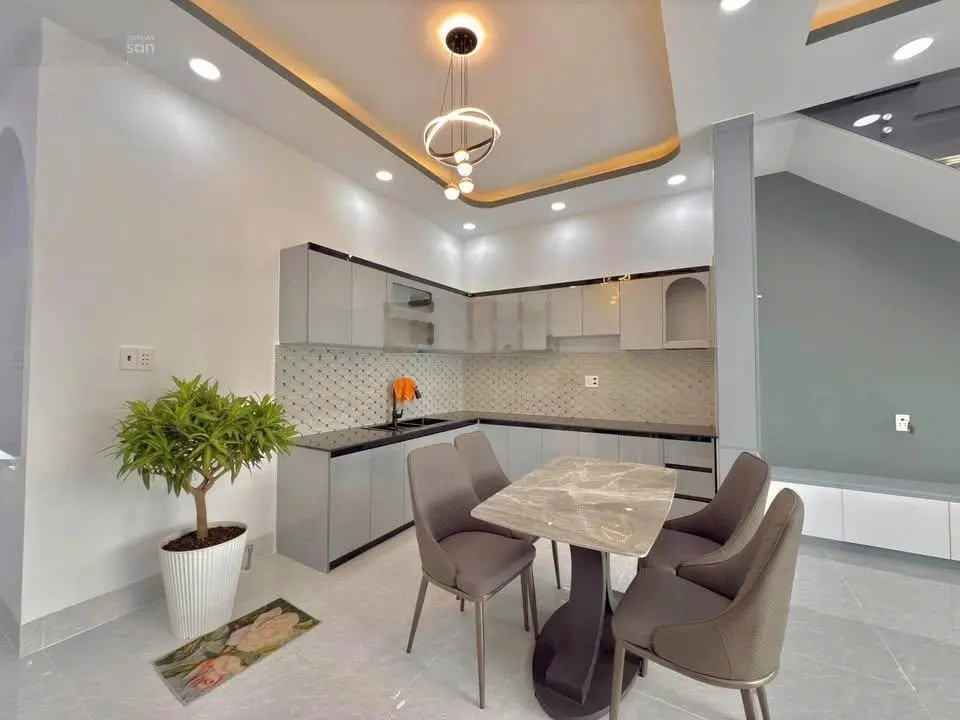 Giảm sâu 300tr, bán nhà kế bên trường tiểu học 110m2 giá ngộp 2ty400 tại trung tâm Thủ Dầu 1