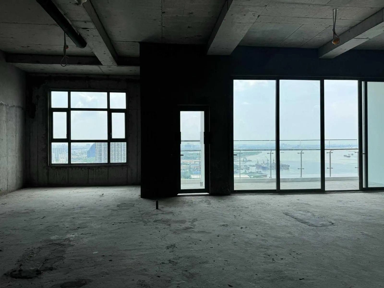 Bán Penthouse 176m2 River Panorama giá 6.8 tỷ 0939 220 ***