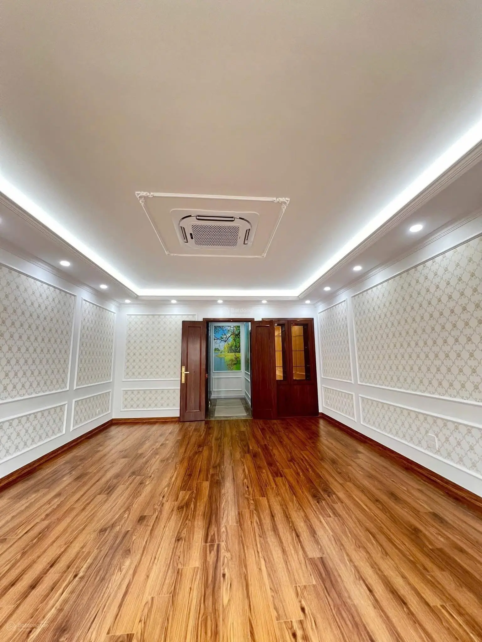 Bán nhà mặt phố cầu giấy 60m2 tầng thang máy ô tô tránh kinh doanh mặt tiền rộng sổ vuông