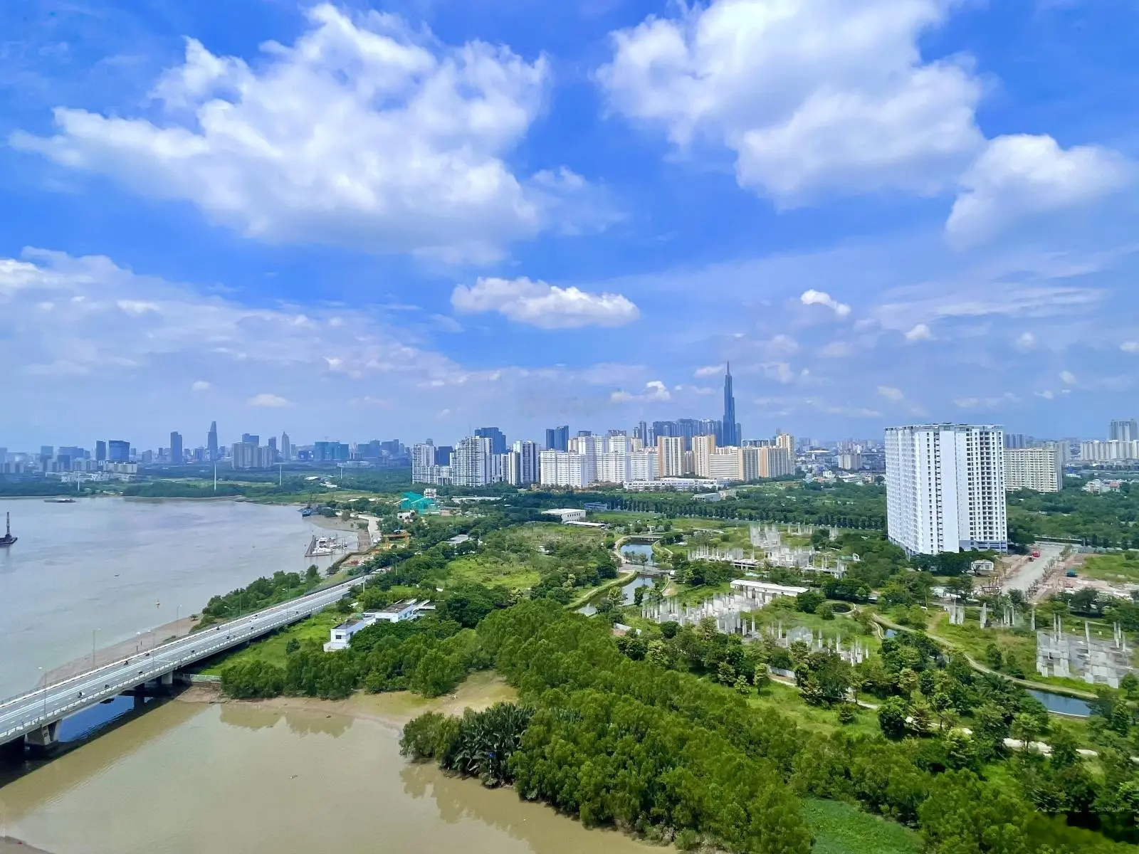 Sở hữu ngay căn 2 phòng ngủ view Landmark 81 + sông SG, Q1 tầng cao thoáng mát với giá chỉ 10 tỷ TL