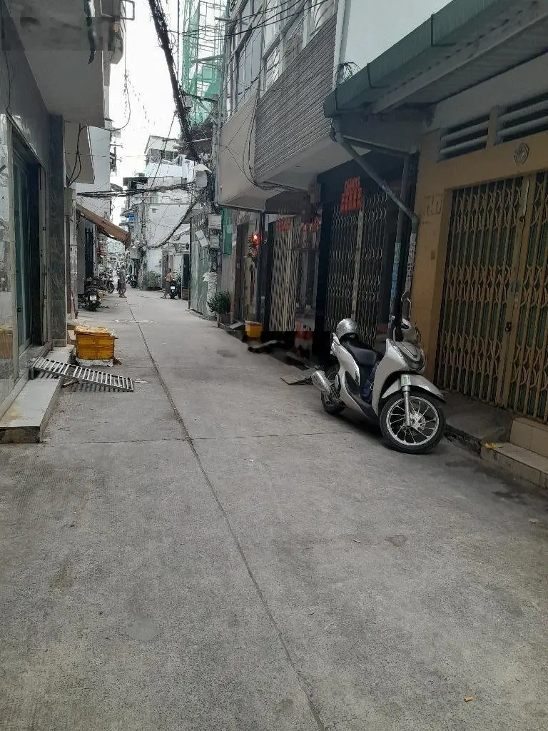 Nhà đường Cách Mạng Tháng 8, 2 tầng, 43m2, nhà đúc kiên cố, 6,5Tỷ