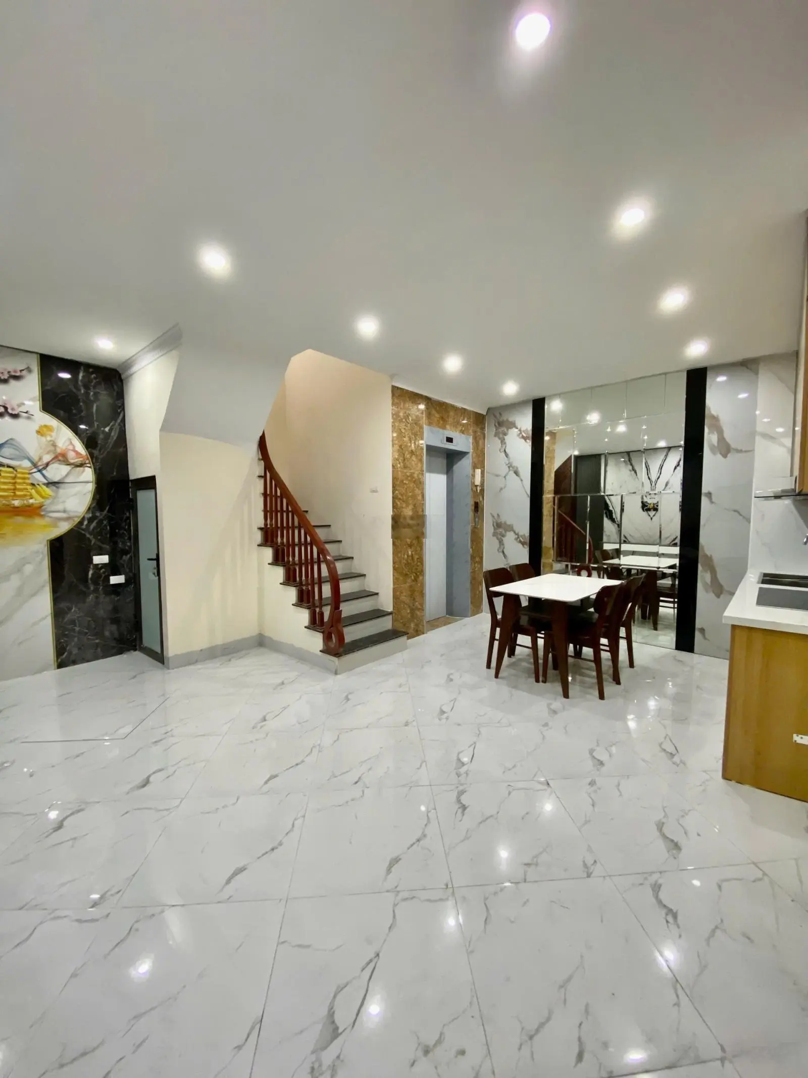 Bán nhà đẹp cầu thang máy full nội thất bồ đề long biên hà nội