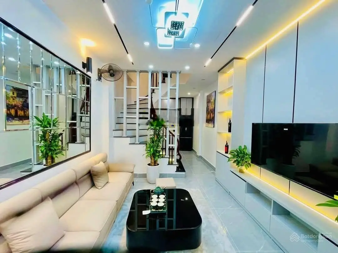 Nhà mới cực đẹp Phố Quang Tiến, Nam Từ Liêm. Diện Tích 36m2, 5 tầng, oto đỗ cổng, chỉ 20m ra phố.