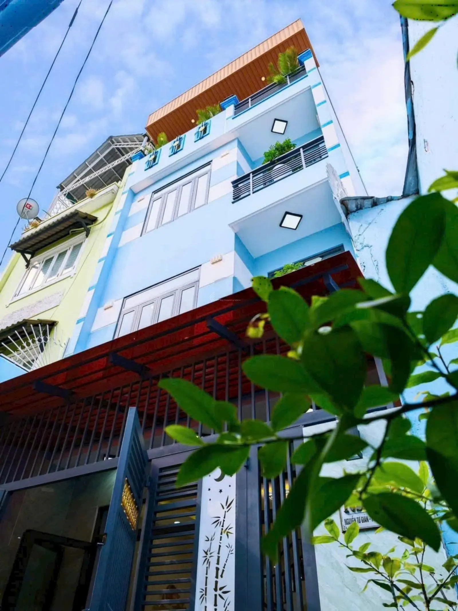 Siêu phẩm nhà đẹp cần ra gấp để chủ đi nước ngoài ngay hẻm đường Đoàn Nguyễn Tuấn, 70m2, sổ riêng