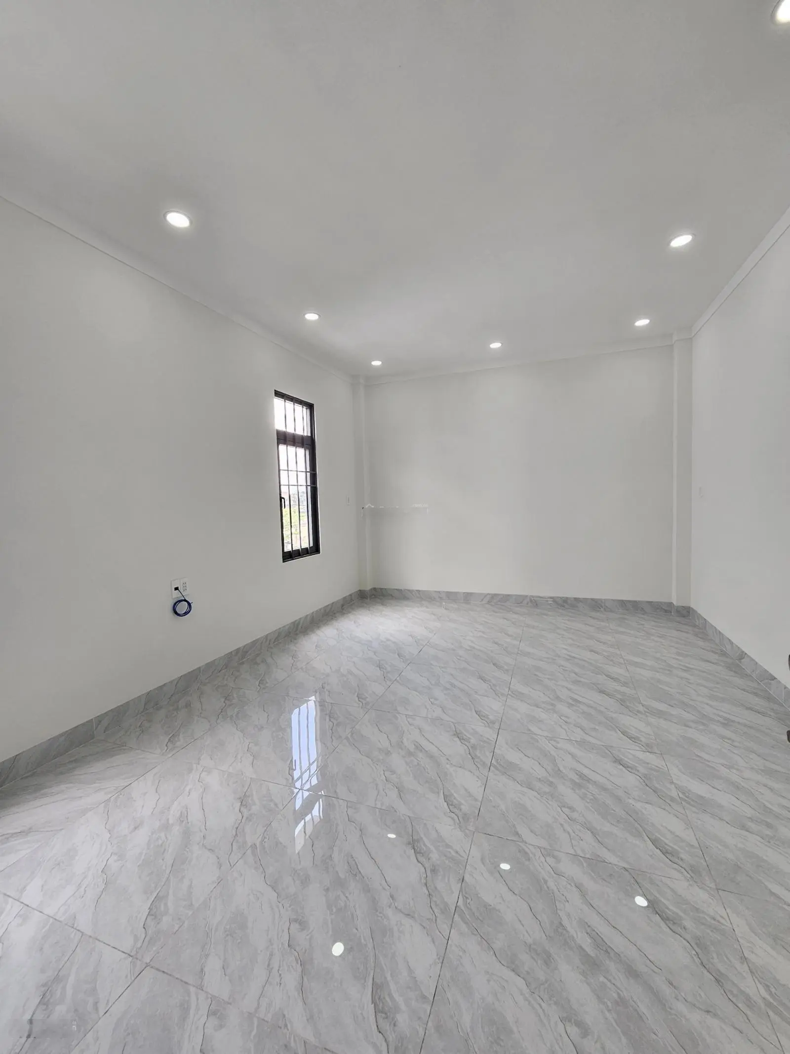 3 tỷ 950 bán nhà 2 mặt tiền 1 trệt 2 lầu KDC đẹp, P. Bình Chuẩn, TP. Thuận An