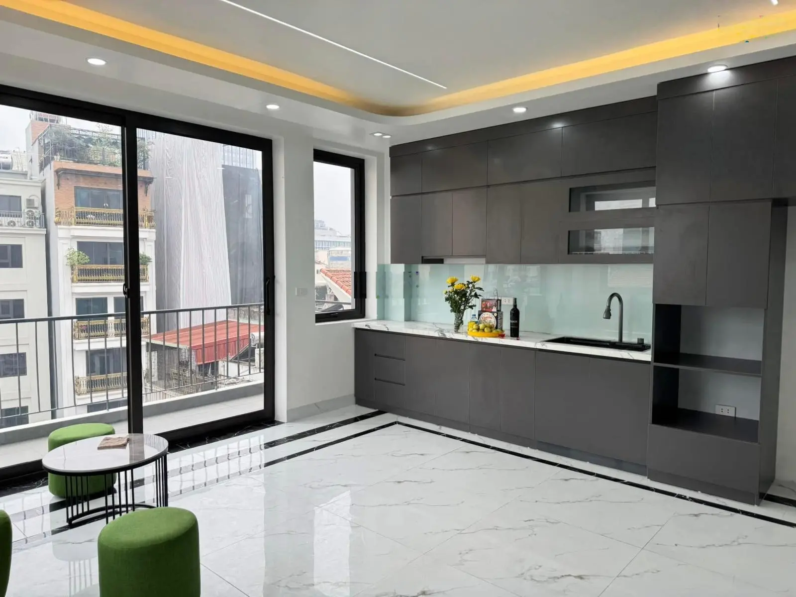 Nhà tây hồ 50 m 7 tầng thang máy - gara ô tô - mt 5m- kd - căn góc. giá 25 tỷ