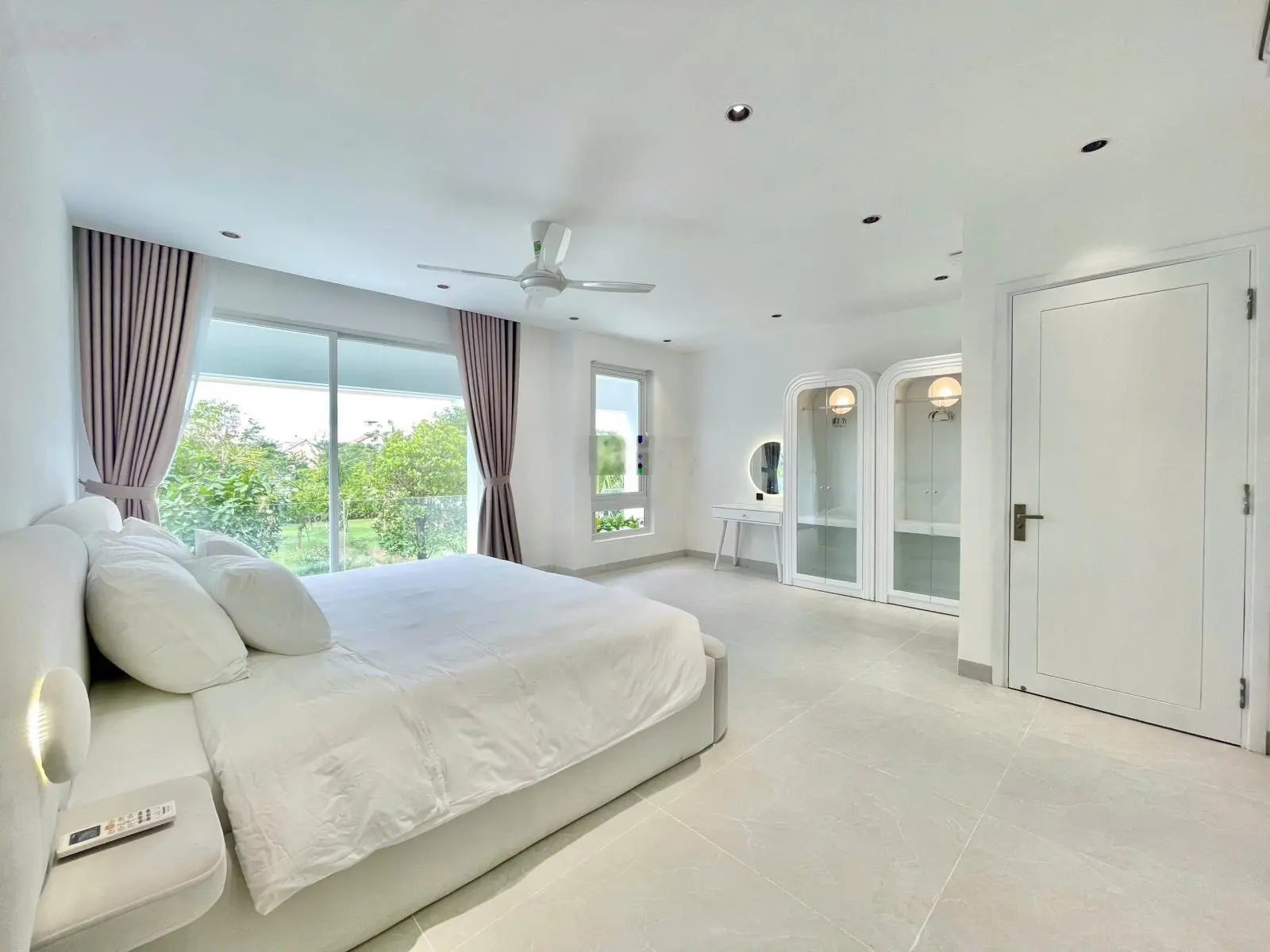 Villa xịn xò 1300m2, ngay sát sông Hàn giá rẻ, không ở có thể cho thuê 70 tr/1 th