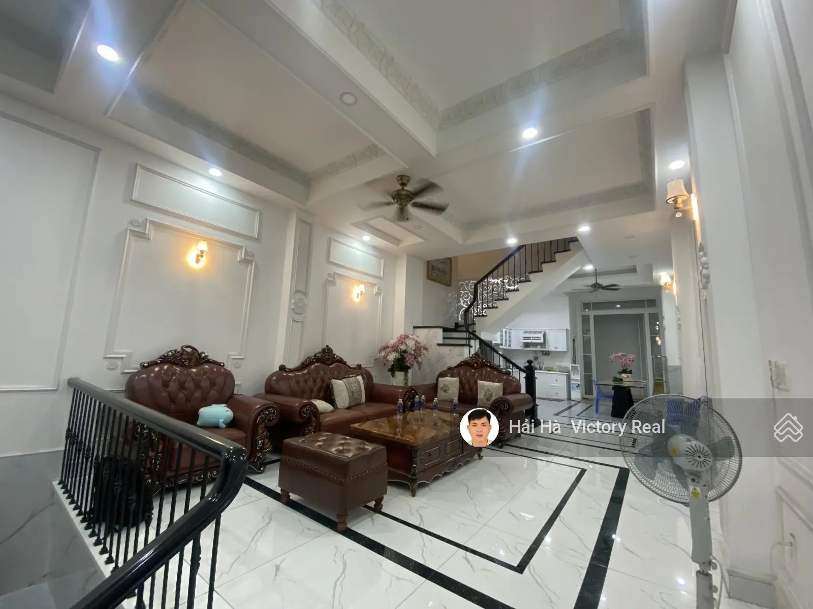 Bán nhà đường Tân Sơn - Phạm Văn Bạch. P15, Tân Bình _ Hẻm nhựa 8m. DT 5x20m x 3 tầng, nhà rất đẹp