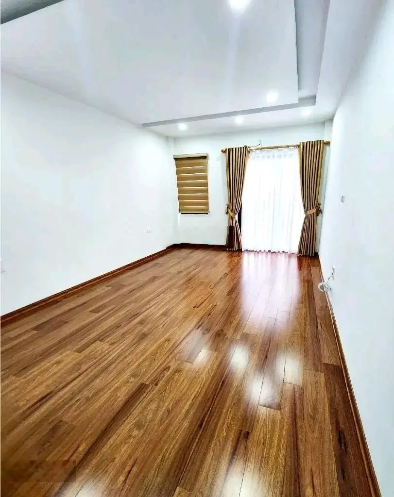 Bán nhà Cổ Linh Tư Đình DT 38m2 giá chào 6,5tỷ vị trí đắc địa, giao thông thuận tiện tứ phía