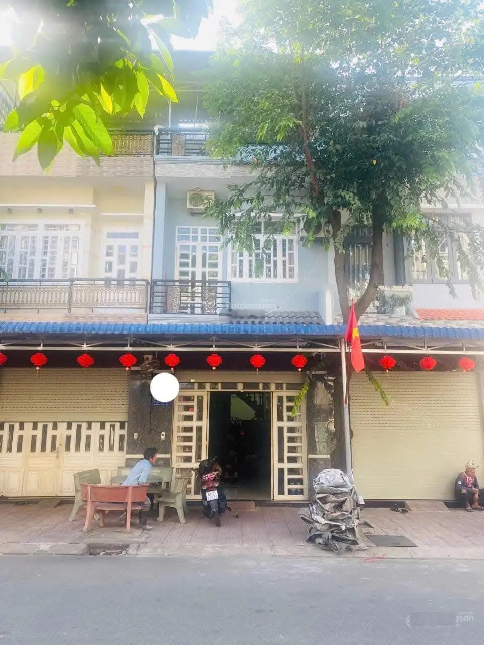 Nhà 2 lầu khu dân cư toa xe giá 4 tỷ 350 triệu