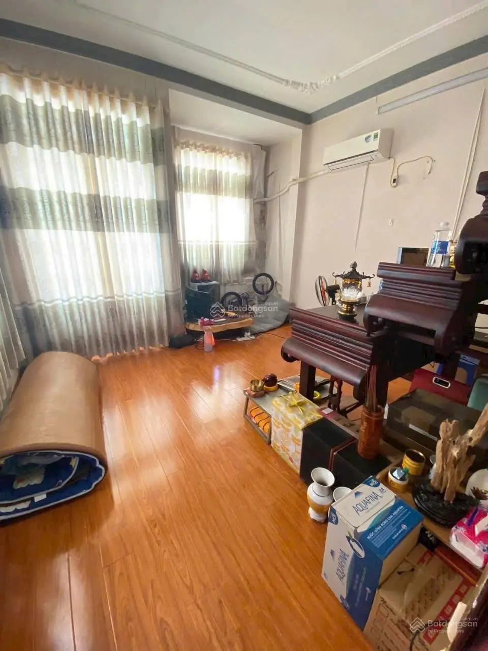 Bán nhà mặt tiền ngay chợ thuận tiện kinh doanh, đang cho thuê 9tr 1 tháng, sổ hồng riêng