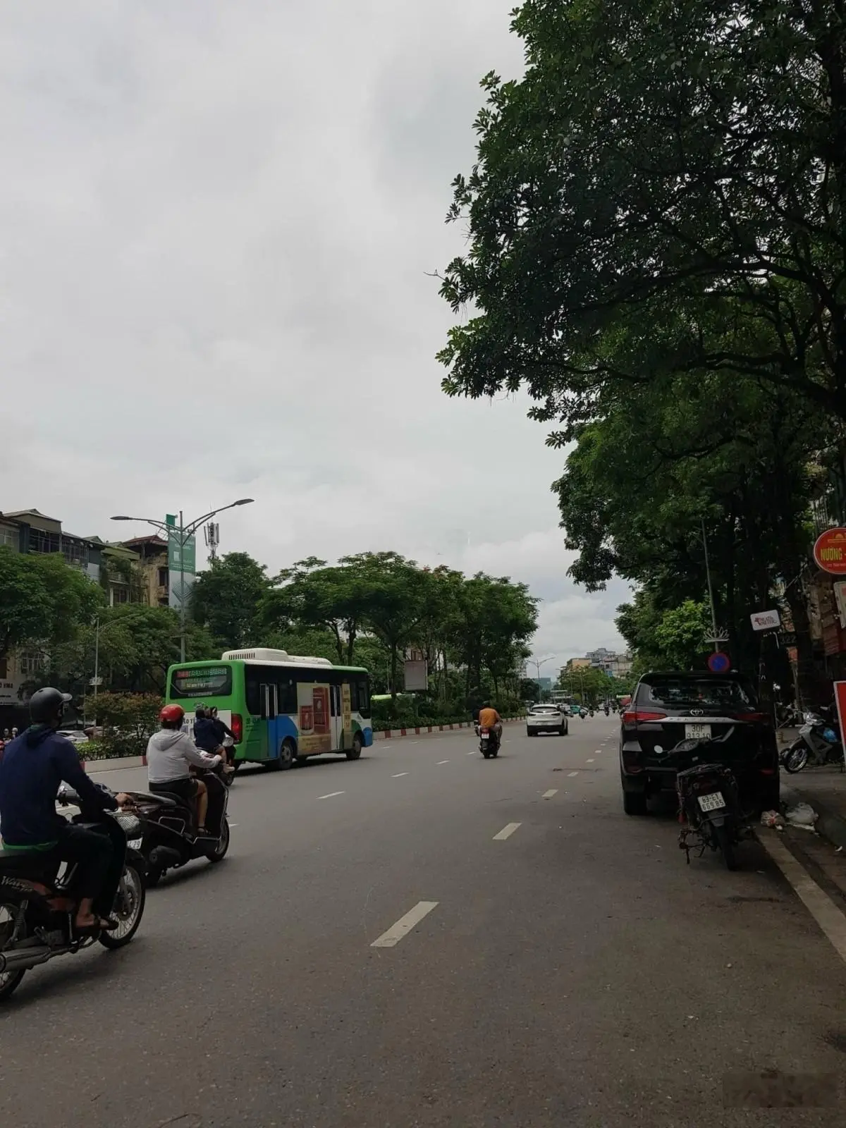 Gia đình cần bán nhà mặt phố Bạch Mai - Đại Cồ Việt - Trần Khát Chân 39m2 MT 6m VH - KD nhỉnh 13tỷ