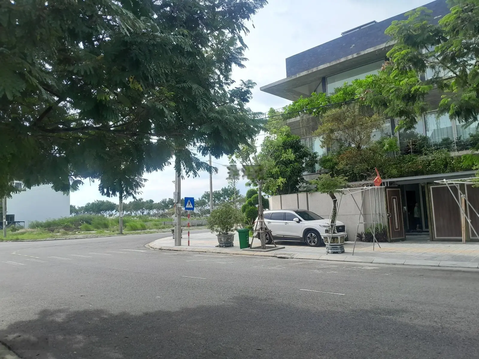 Tôi cần bán lô đất 150m2 đường nguyễn đình Hoàn sơn trà Đà Nẵng