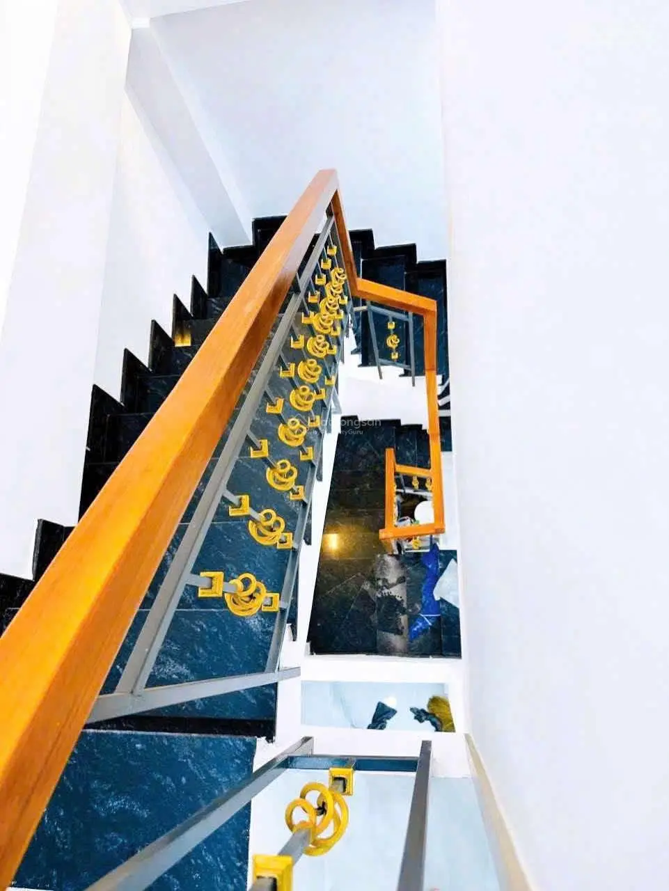 Nhà lung linh 3 tầng - 35,7 m2 (5,7 x 5,4) - Tôn Đản. 5,3 tỷ
