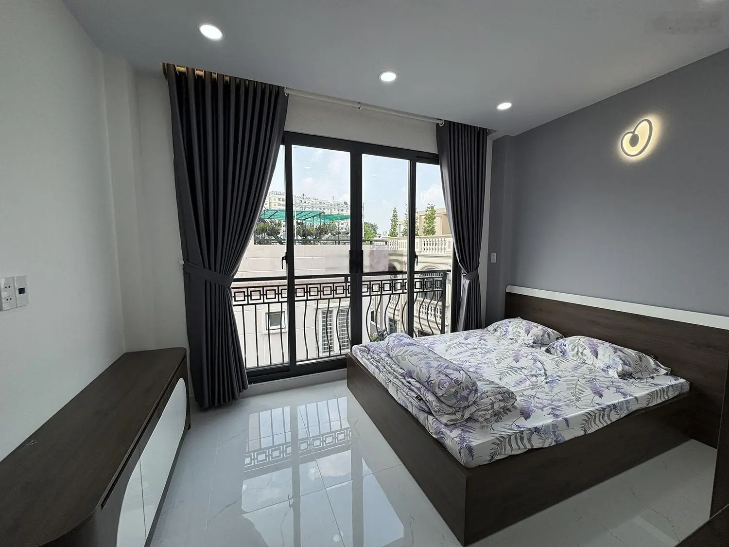 Nhà phố 3 lầu thiết kế Singapore đẹp lung linh full nội thất cao cấp hẻm xe hơi Khu VIP Quang Trung