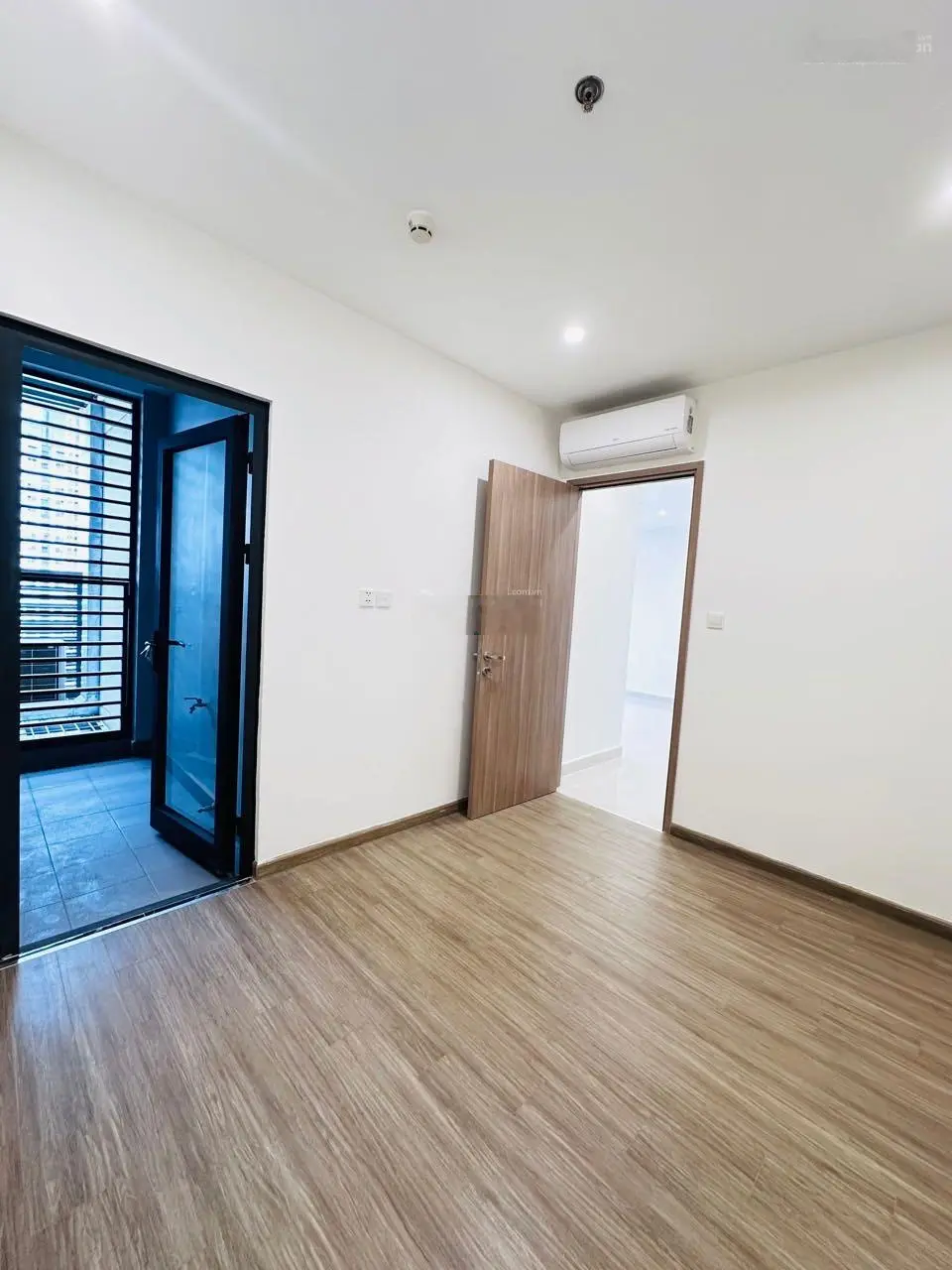 Cắt lỗ sâu - cắt lỗ 900 triệu căn 2PN 59,4m2 hướng Đông Nam view công viên Ánh Sáng, view sông mát