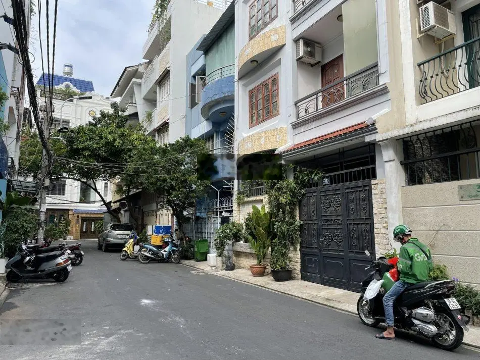 Bán nhà HXH 7m đường Nguyễn Tri Phương, P. 9, Q. 10 (DT: 3.5x16m) nhà 3 lầu