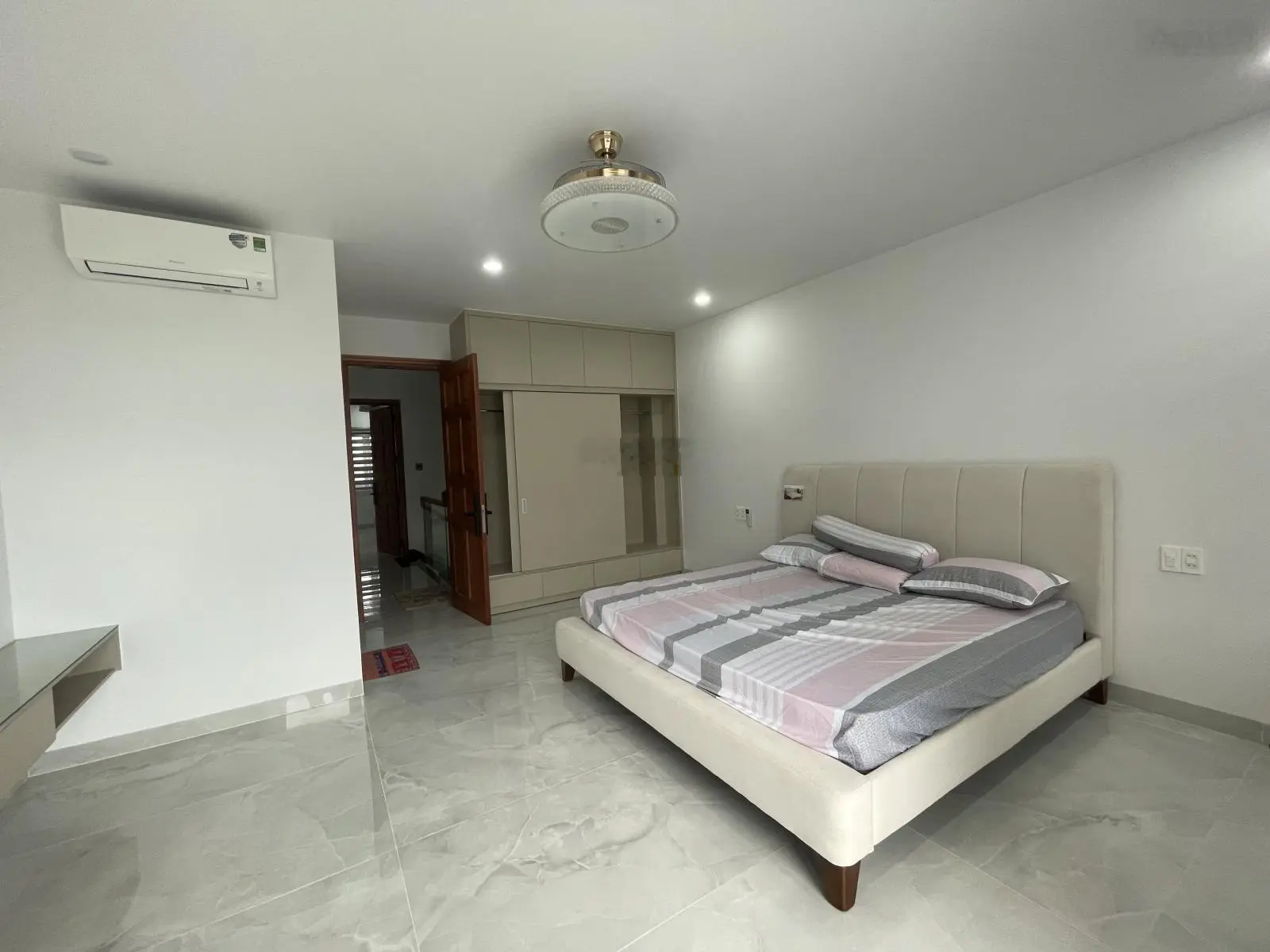 Bán nhà 3 tầng mới xây 4pn 5wc gói 4 - Mỹ Gia full nội thất xịn đẹp, gần view sông Quán Trường