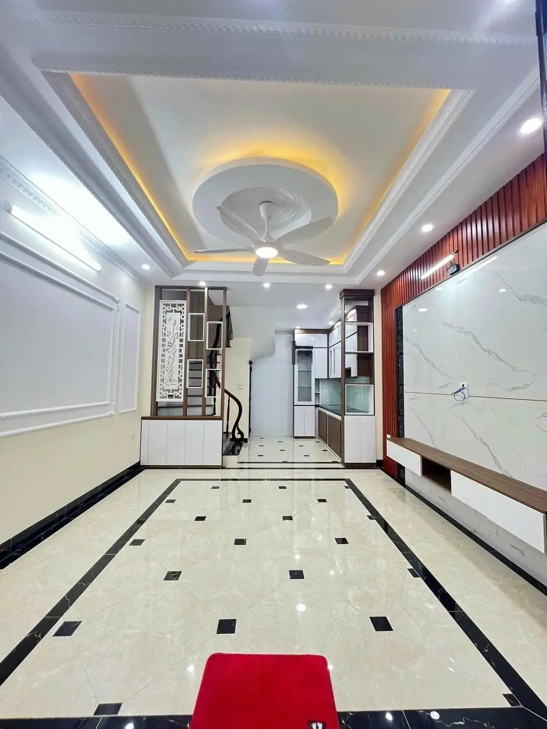 Tôi bán nhà xây độc lập tâm huyết tại biên giang, ô tô đỗ cửa, dt 32m2, 5 tầng. giá 3.4 tỷ