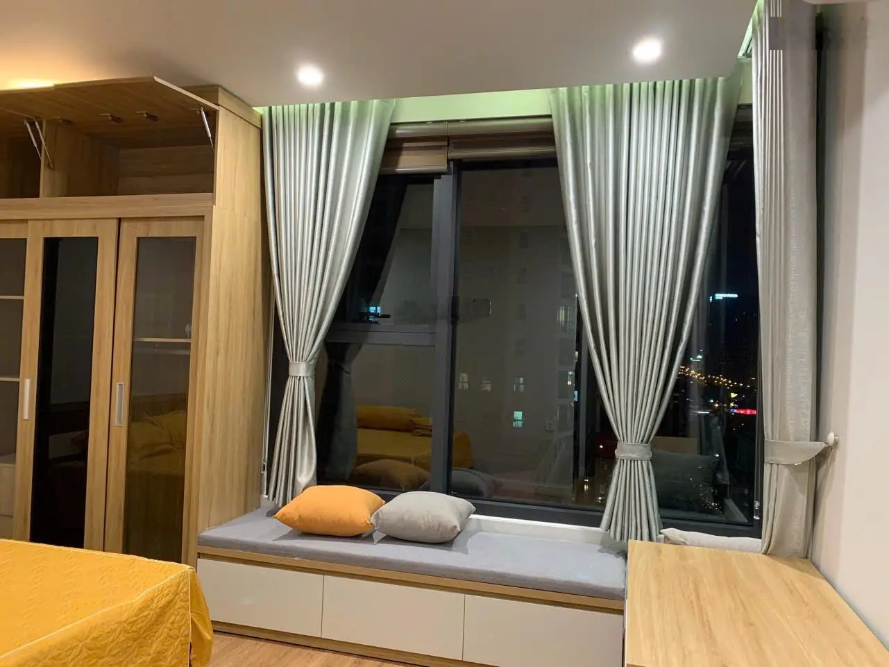 Chính chủ bán gấp căn 2 pn 72m CC The Legend 109 Nguyễn Tuân, giá 5,8 tỷ, sẵn sổ full nội thất