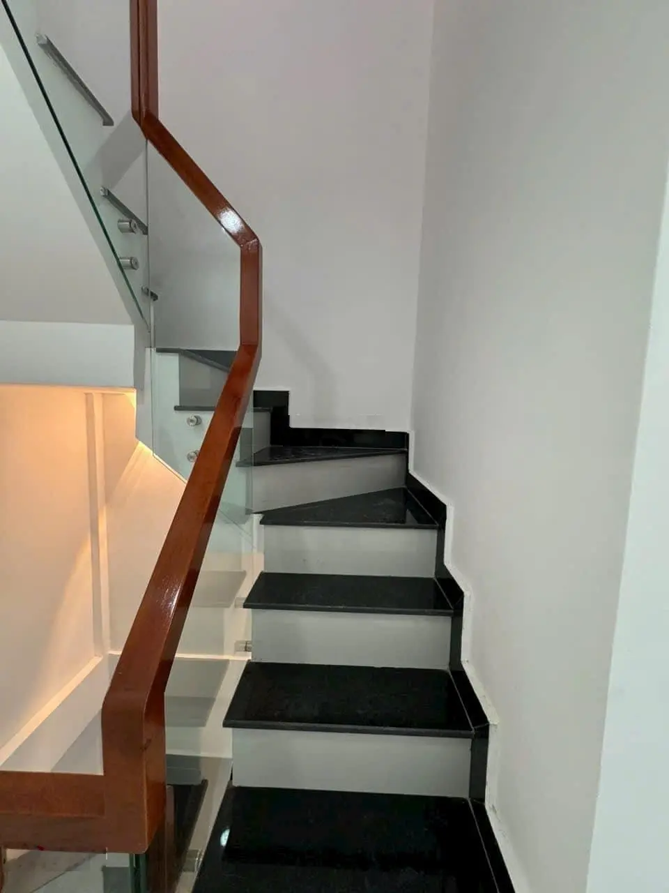 Bán nhà hẻm Nguyễn Trọng Tuyển,TB DT(50,4m2) có sổ hồng riêng - giá nhỉnh hơn 2tỷ là sở hữu nhà đẹp