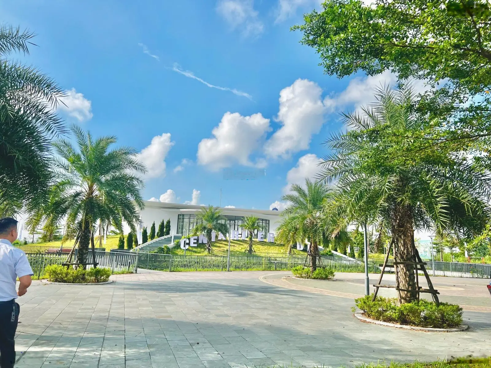 Vốn từ 4,x tỷ sở hữu biệt thự 180m2 View hồ, cách Long Biên 12km. Giá gốc CĐT, lãi suấT 0%/1 năm