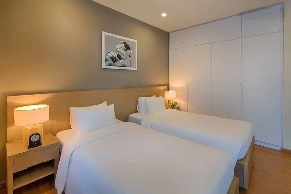Bán căn góc Royal Lotus, 122 m2, full nội thất, sổ đỏ, gần bãi tắm, giá 13,X tỷ. Lh 0965 868 ***