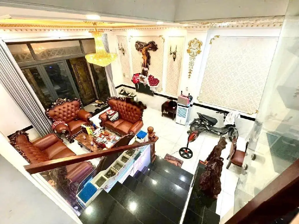 Hơn 6 tỷ, nhà 3 tầng, ngang 5,5m. Xe hơi ngủ trong nhà. Gần Phạm Văn Đồng, P.Linh Đông, Thủ Đức.