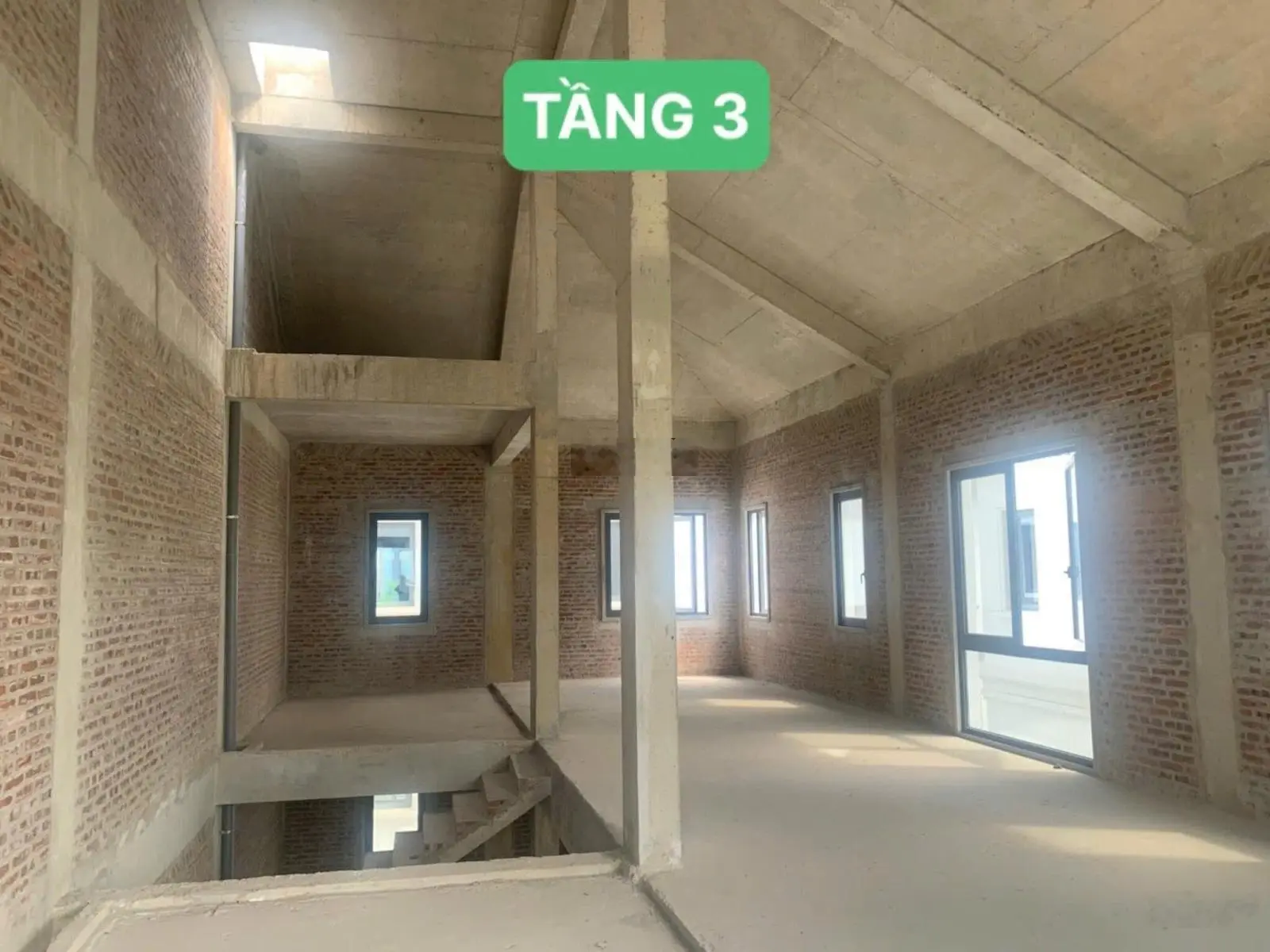 Bán biệt thự hướng Đông Nam duy nhất, diện tích 212.6m2, 3 tầng 367m2 sàn gần Sông Mã, đường 28m