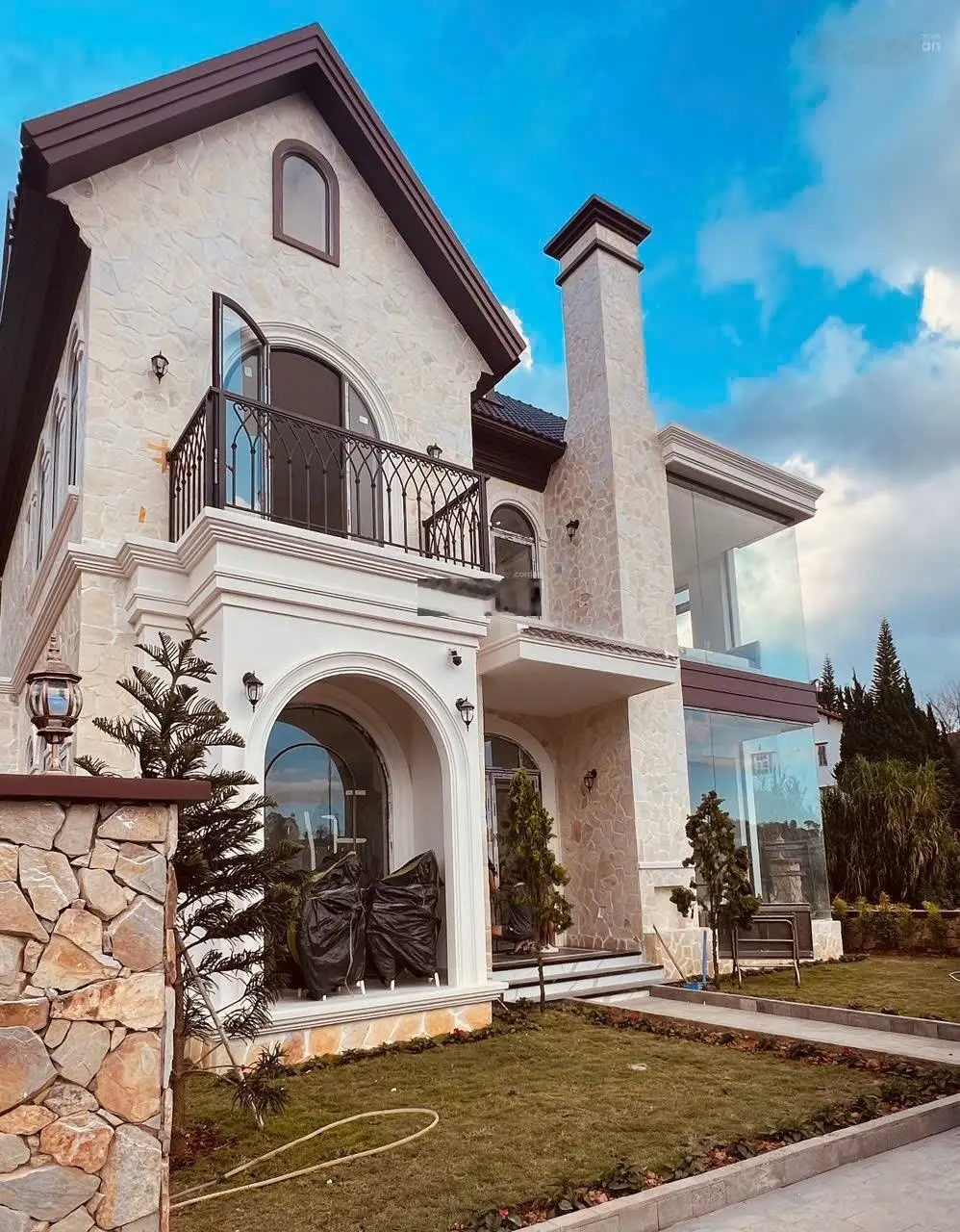 Bán villa mới phong cách Châu Âu, đường Nam Hồ view đẹp