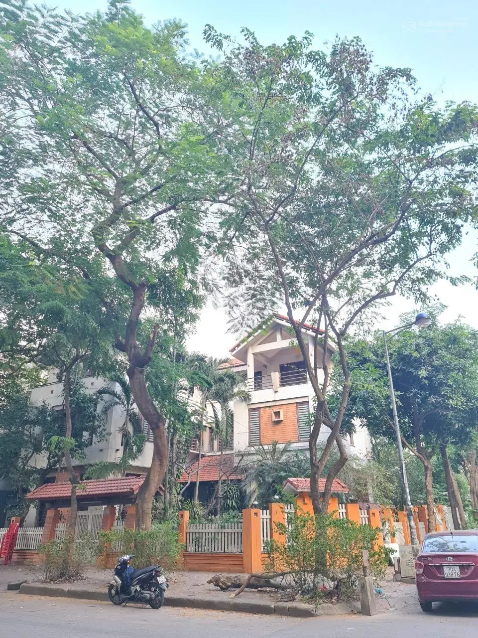 Bán cặp BT góc Linh Đàm 613m2, 4 tầng, 1 hầm, MT 50m. Kinh doanh đa chức năng, hạ chào 180 tỷ ctl.