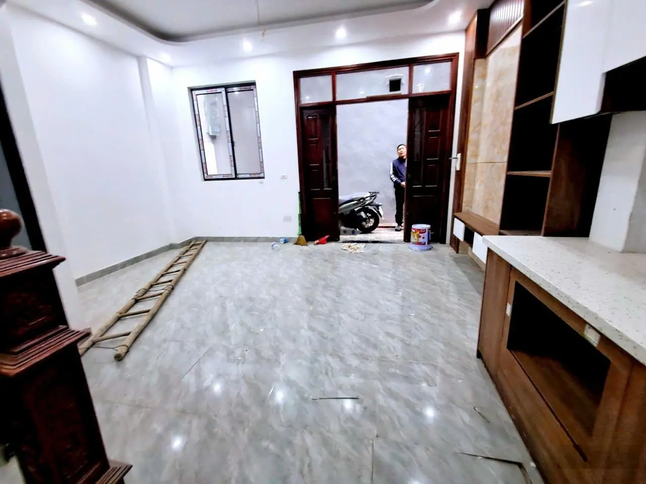 Siêu hot - chỉ 5.x tỷ - 5 tầng mới - sân rộng - 20m ra ô tô