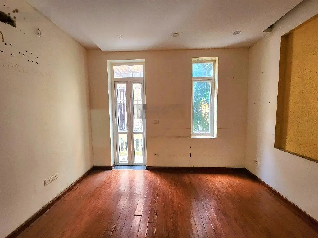 Hot duy nhất bán căn biệt thự - Mễ Trì Thượng cơ hội vàng cho nhà đầu tư - chỉ 260tr/m2 có vỉa hè