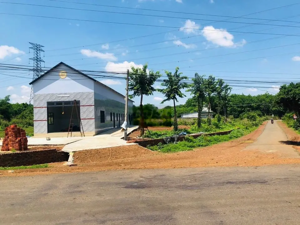 Sau lưng Bệnh viện Lộc Ninh, đất xây trọ xung quanh toàn nhà máy 268tr
