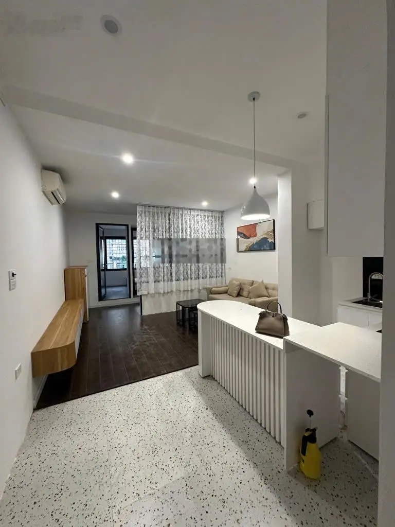 Bán tập thể nằm khu phân lô đầm trấu nhà đẹp ở luôn - 2 ngủ - phân lô ô tô đỗ ngày đêm giá 3.8 tỷ