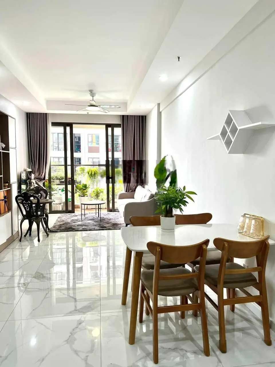 Bán nhanh CH Opal Boulevard 2pn2wc giá 2,55 tỷ. Dịch vụ 5 sao, nhiều tiện ích. Lh: 0969 790 ***