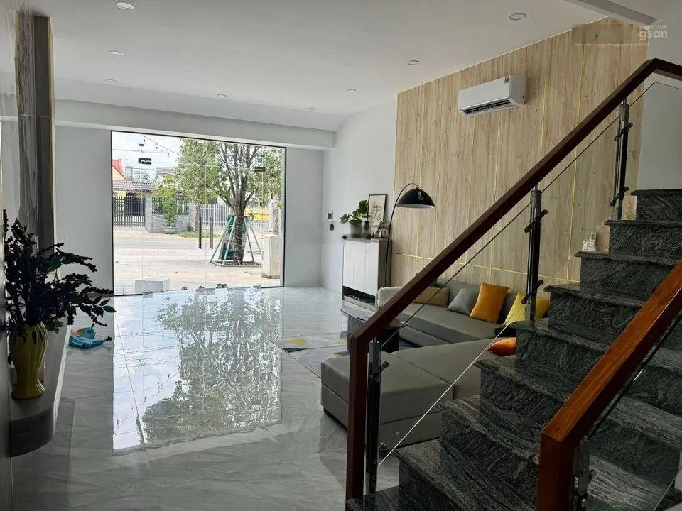 Bán nhà 3 Lầu gần AEON Bình Dương Gía Cực Rẻ Chỉ 2ty450