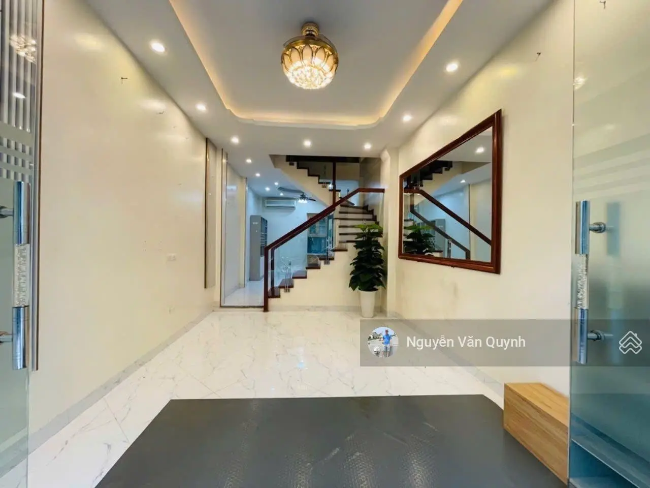 Anh trai chuyển nhà lên chung cư cần bán nhà Dịch Vọng 38m2 xây 5 tầng mới tinh, ô tô đỗ cửa