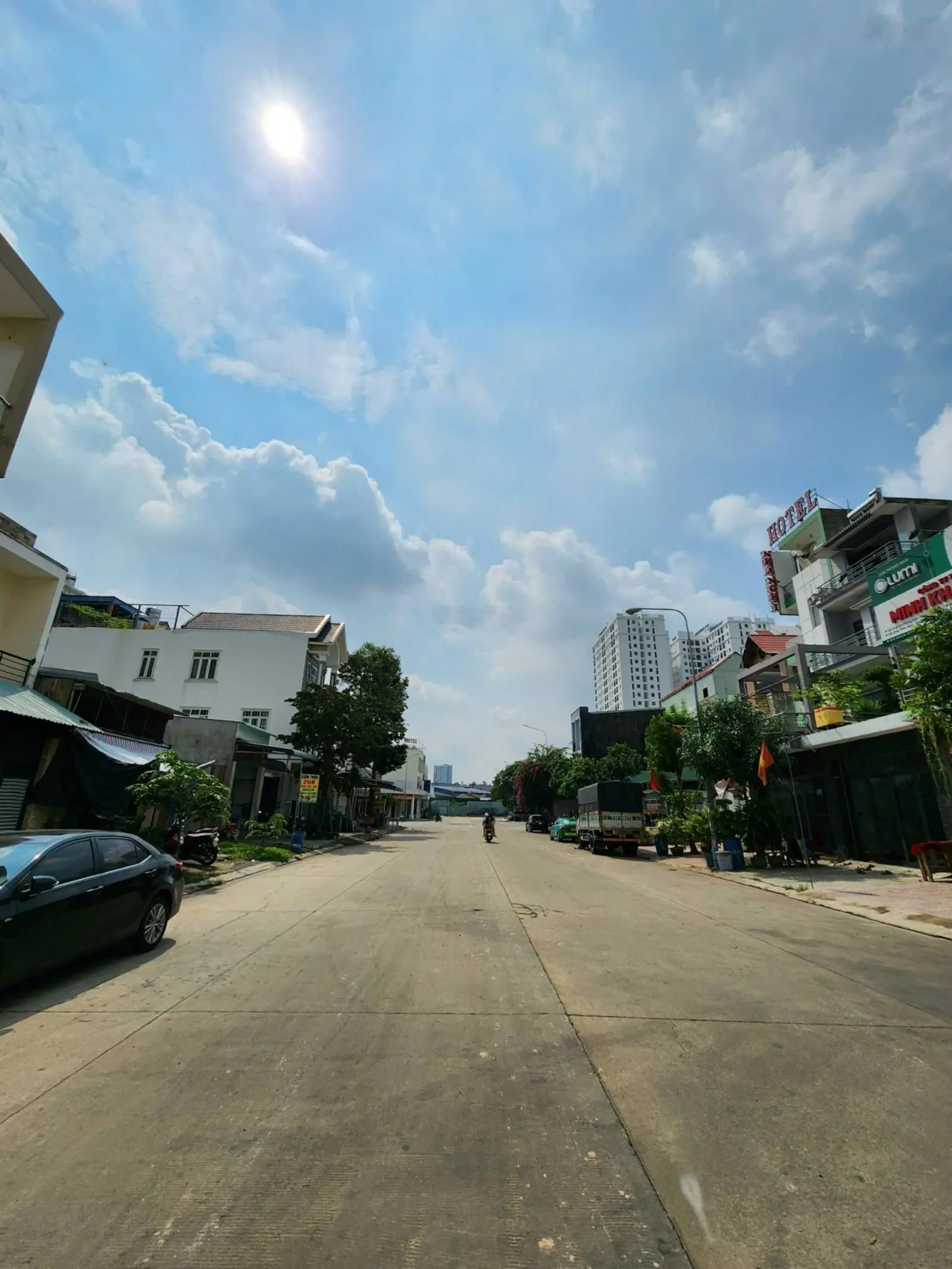 Bán khách sạn 10x20m thu nhập 80 triệu/tháng ngay Vincom Dĩ An, P. Dĩ An