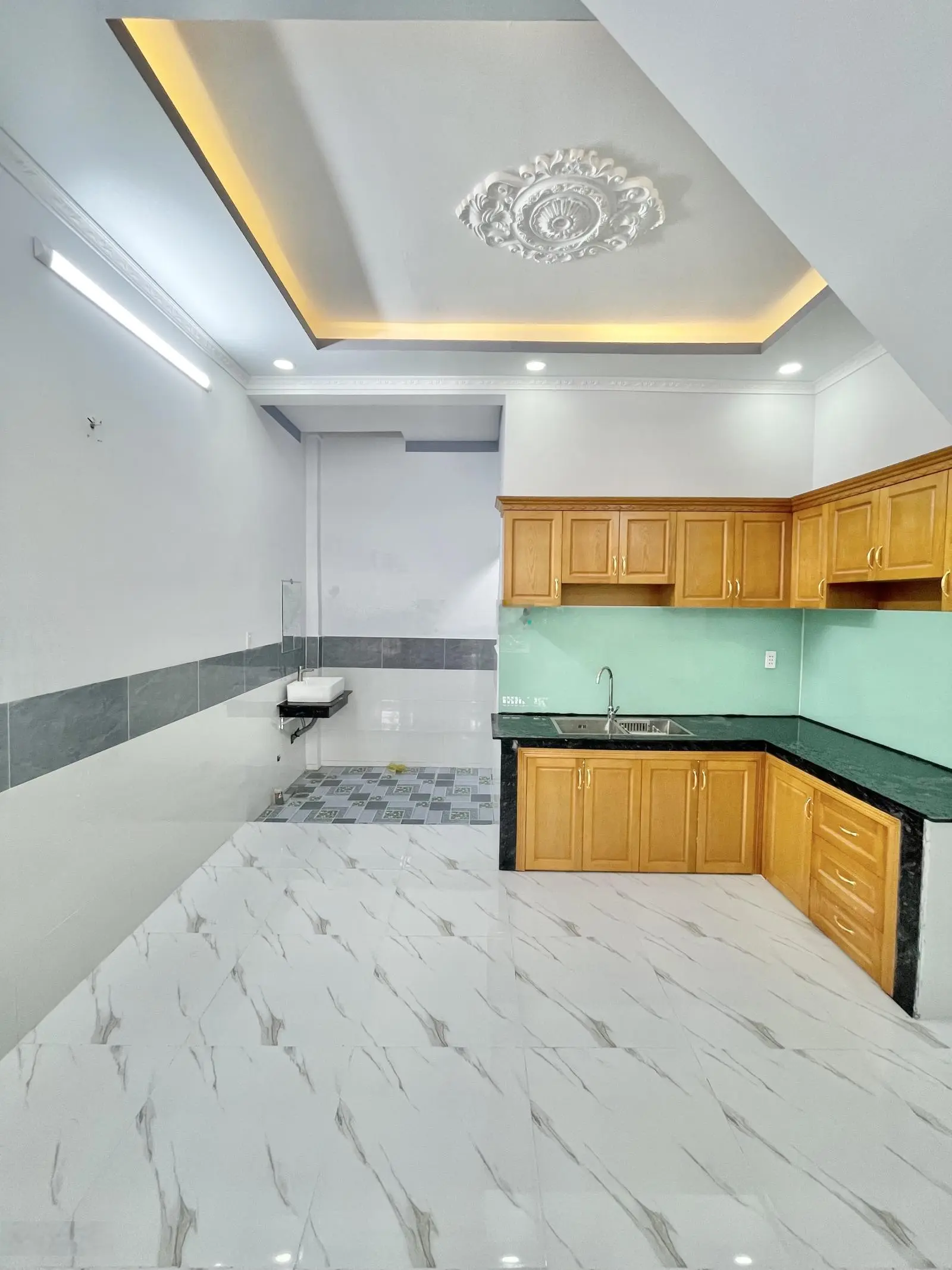 Cần bán nhà sổ chung lầu trệt hẻm thông đã có số lô số thửa chờ ra sổ gần chợ tân long